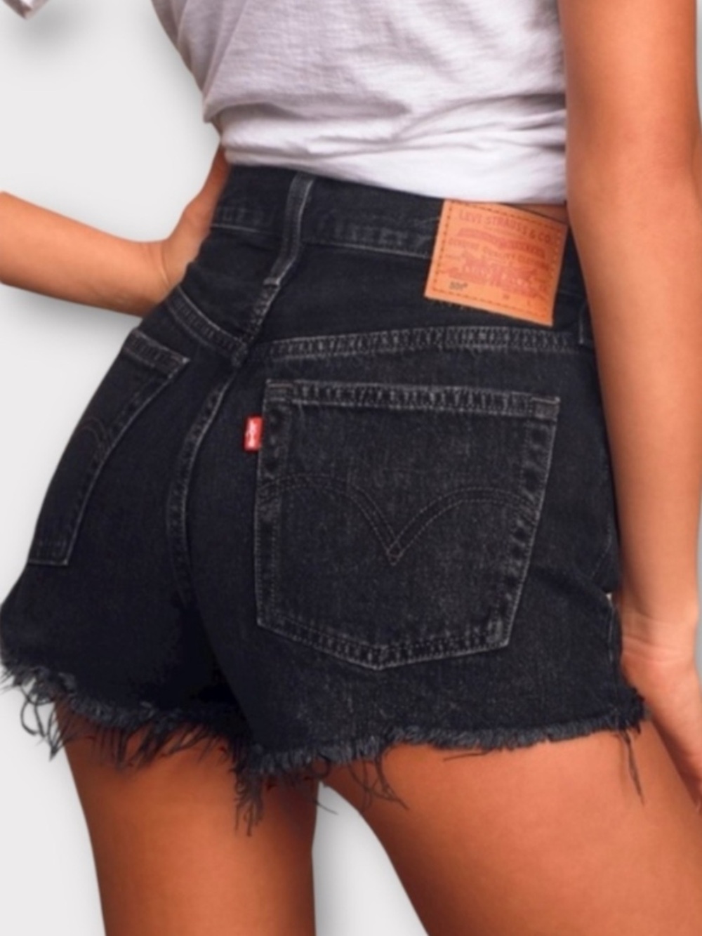 Levi’s 501® ORIGINAL FIT HIGH RISE JEAN SHORTS size 24
